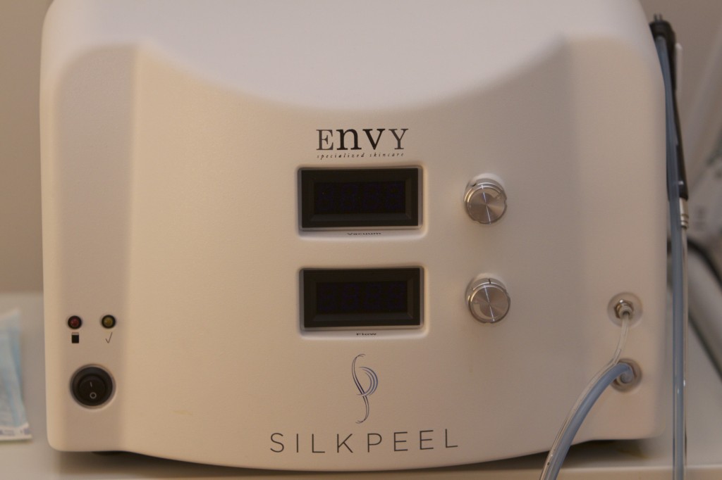 Bahrain NonSurgical & Laser Skin Therapy Dr. Basem Ashoor, FRCS, CABS